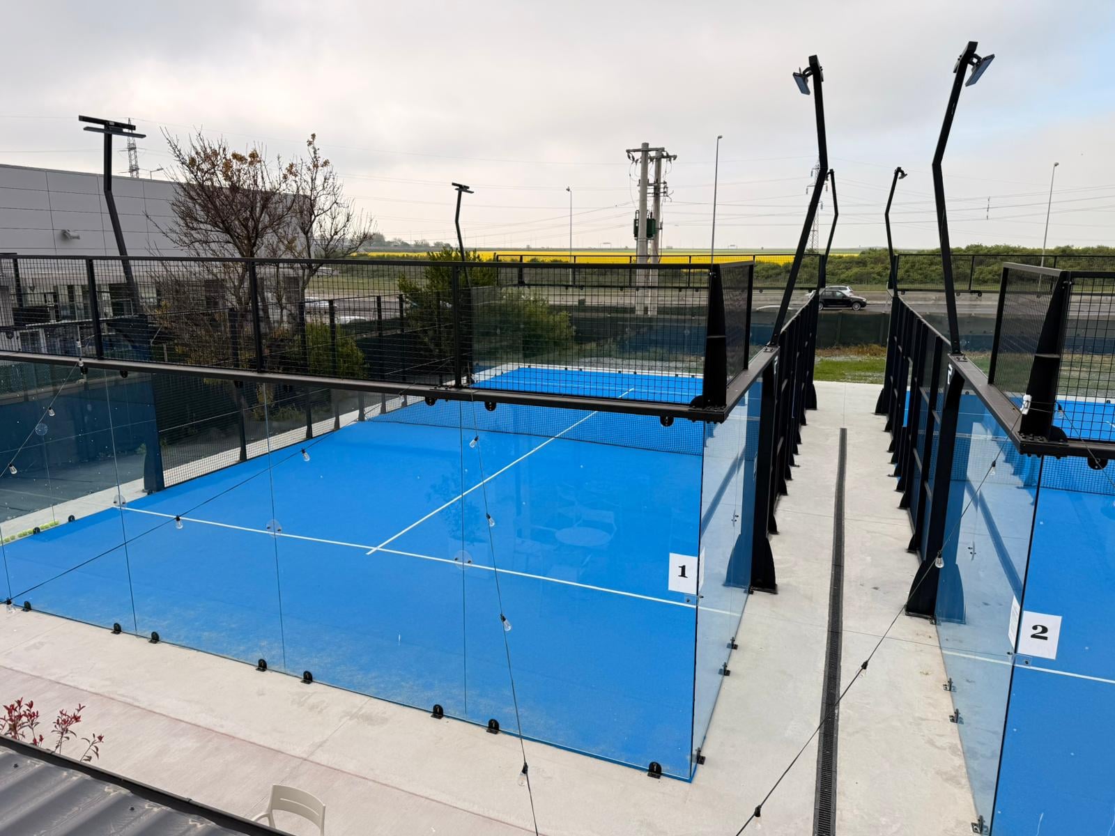 Parcare gratuită la club padel Play Spot Constanța